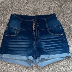 JEAN SHORT size 9 really good fit